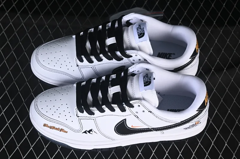 All categories Nk SB Dunk Series Nk SB Dunk Low High-end customized low-top sneakers Nike SB Dunk Low North Face co-branded white and black High-end customized low-top casual sneakers YF9511-911
